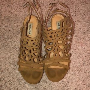 Brown patterned wedges